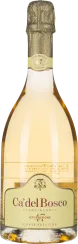 Eine elegante Sektflasche mit goldener Folie am Hals und einem sanften, hellgelben Inhalt. Das Etikett ist in einem weichen Creme-Ton mit weinroten Schriftzügen gestaltet.