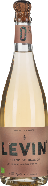 Flasche mit Korken, schlichte Etiketten, goldene Flüssigkeit sichtbar.