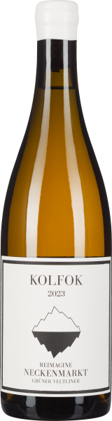 Weinflasche mit weißem Etikett und schwarzem Bergmotiv, Jahrgang 2023.