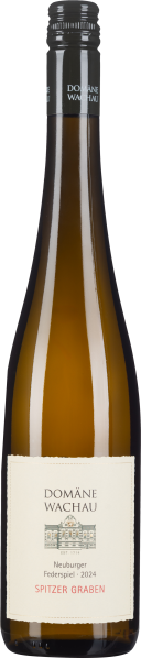 Braun-goldene Weinflasche mit schwarzem Schraubverschluss und cremefarbenem Etikett.