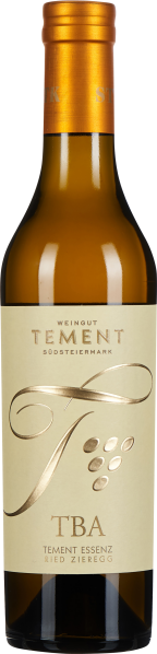 Braune Glasflasche mit goldener Verschlusskapsel und hellcremem Etikett, darauf ein dekoratives, goldenes Emblem mit Traubenmotiv.