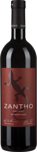 Dunkle Weinflasche mit rotem Etikett; darauf stilisierte Eidechse in Schwarz.