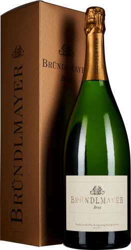 Große grüne Weinflasche mit goldenem Hals und Etikett, neben einer eleganten, braunen Geschenkbox.