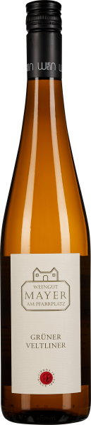 Klare Weinflasche mit schwarzem Drehverschluss und elegantem Etikett; goldgelbe Flüssigkeit sichtbar durch das Glas.