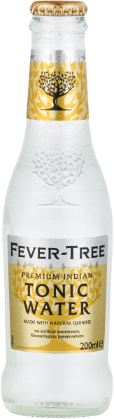 Durchsichtige Glasflasche mit goldenem Etikettdesign, verziert mit Baumgrafiken. Die Flasche enthält kohlensäurehaltiges Tonic Water, sichtbar durch leichte Blasenbildung. Die Verschlusskappe ist ebenfalls goldfarben.