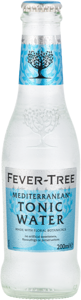 Klare Glasflasche mit blauer Etikettgestaltung und stilisiertem Baumlogo in der Mitte. Enthält kohlesäurehaltiges Getränk, das leichte Kondensation auf der Oberfläche zeigt.