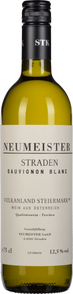 Die Flasche zeigt einen Sauvignon Blanc Wein mit einer blassgelben Flüssigkeit, die durch das grün getönte Glas sichtbar ist. Die klare, minimalistische Gestaltung des Etiketts hebt sich durch schwarze und graue Schrift hervor. Der schwarze Schraubverschl
