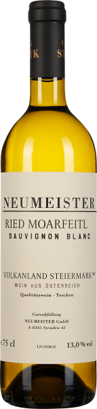 Flasche Weißwein mit hellgelbem Inhalt und schwarzem Verschluss. Das Etikett ist schlicht gestaltet und trägt mittig eine klare, schwarze Schrift.