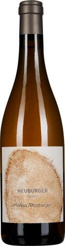 Braune Weinflasche mit schlichtem, minimalistischem Etikett. Darauf eine abstrakte, beigefarbene Textur, die natürlich und organisch wirkt. Die Flasche hat einen eleganten, dunklen Verschluss.