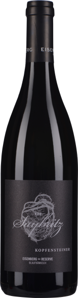 Dunkle Weinflasche mit elegantem schwarzen Etikett, verziert mit einem filigranen Wurzelmuster in Weiß.