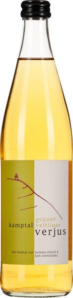 Die abgebildete Flasche zeigt einen hellgelben, klaren Inhalt. Das Etikett ist zweifarbig in Hellgrün und Weiß gestaltet, mit einem stilisierten, dünnen Linienmotiv. Der Verschluss ist schwarz und geriffelt. Die Flasche besitzt eine schlanke Form.