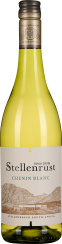 Die Flasche zeigt einen Stellenrust Chenin Blanc Wein mit einem hellgrünen Glas und einem metallischen Schraubverschluss. Das Etikett ist in Weiß gehalten und zeigt eine skizzierte Landschaft mit Bergen und Gebäuden in Braun.