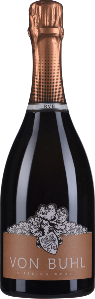 Die Weinflasche zeigt eine elegante, dunkle Glasoberfläche mit einem kupferfarbenen Folienverschluss. Auf dem Etikett ist ein kunstvolles florales Design in weiß, das einen edlen und hochwertigen Eindruck vermittelt.