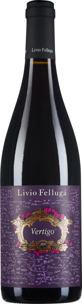 Eine elegante Weinflasche mit dunklem Glas, verziert mit einem lilafarbenen Etikett, das reichhaltige, florale Verzierungen und einen goldenen Rahmen enthält. Der Wein hat eine tiefrote Farbgebung, die durch das Glas hindurchscheint. Der Verschluss ist sc