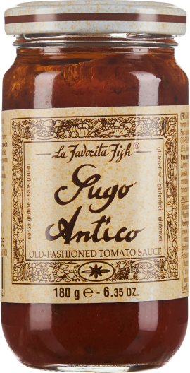 Ein Glas Tomatensauce mit rotem Inhalt, dekorativ gestaltetem Etikett in Creme- und Brauntönen, verziert mit floralen Mustern und schwungvoller Schrift.