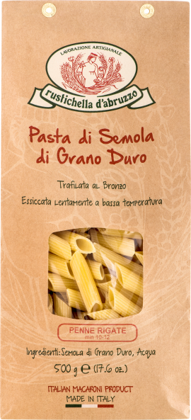 Braune Papiertüte mit Sichtfenster zeigt gelbe Penne Rigate-Nudeln im Inneren, verziert mit einem ovalen Logo und italienischem Design.