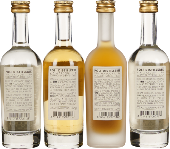Vier Miniaturflaschen mit unterschiedlichen Grappafarben und goldenen Verschlüssen, etikettiert.