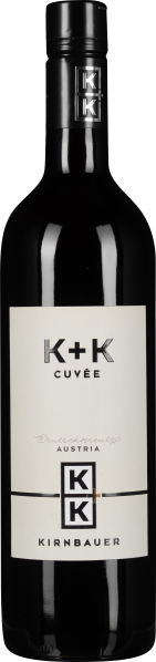 Dunkle Weinflasche mit glänzendem Etikett in Schwarz-Weiß, minimalistischem Design und moderner Typografie.