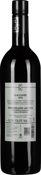 Dunkle Weinflasche mit silbernem Etikett und schwarzem Schraubverschluss.