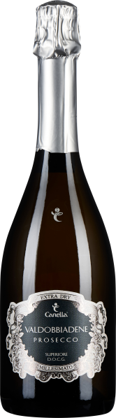 Die Flasche zeigt einen Prosecco mit glänzender silberner Folie um den Flaschenhals und schwarzem Etikett mit dekorativen, weißen Akzenten.