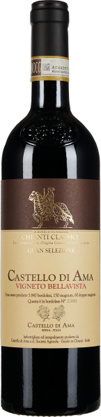 Die Weinflasche hat eine dunkelrote Flüssigkeit und ein elegantes Etikett in Beige und Braun, verziert mit einem goldenen Pferdemotiv. Der Hals der Flasche ist mit einem goldfarbenen Band umwickelt.