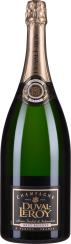 Große Flasche eines Champagners mit grünem Glas, eleganter goldener Kapsel und schwarzem Etikett mit goldenen Akzenten.