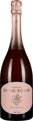 Flasche Rosé-Champagner mit zartrosa Etikett und goldenem Flaschenverschluss, das Glas der Flasche schimmert in einem tiefen Roséton.