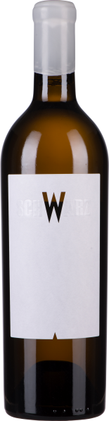 Eine Weinflasche mit klarer Glasoberfläche, einem schlichten weißen Etikett mit einem großen schwarzen Buchstaben. Die Flaschenkappe ist transparent und matt.