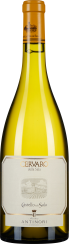 Eine Flasche mit klarem, goldenem Weißwein. Die Flasche hat einen eleganten gelben Verschluss und ein klassisches Etikett mit sanften Farbtönen und geprägtem Logo.