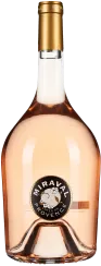 Flasche mit blassroséfarbenem Wein, elegant geschwungenem Glas und goldener Kapsel auf dem Flaschenhals.
