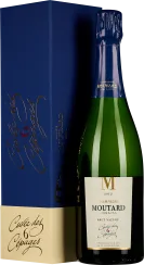 Flasche Champagner mit dunkelblauer Kapsel und goldenen Akzenten, neben passender blauer Geschenkbox mit eleganter Schrift.