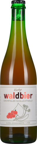 Grüne Bierflasche mit weißem Etikett und roten sowie grünen Designelementen.