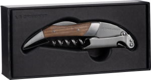 Kellnermesser mit elegantem Holzgriff und Metallbeschlägen, abgebildet vor einer schwarzen, rechteckigen Aufbewahrungsbox.