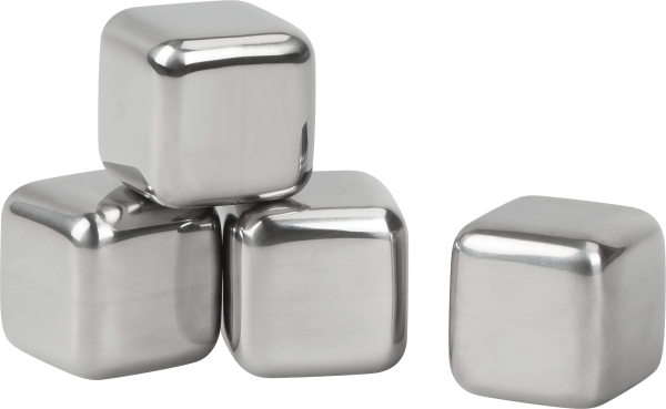 Vier glänzende, metallische Kühlsteine in Würfelform, die aufeinander gestapelt sind. Sie haben abgerundete Ecken und reflektieren das Licht auf ihrer glatten Oberfläche.