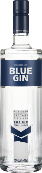 Klare Ginflasche mit vertikalen Rillen, tiefblauem Etikett um den Flaschenhals, einem großen zentralen blauen Etikett und klar sichtbaren weißen Textdetails.