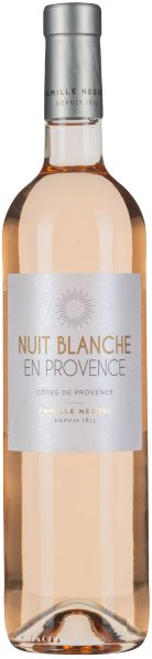 Eine Weinflasche mit blassrosa Flüssigkeit und silbernem Etikett.