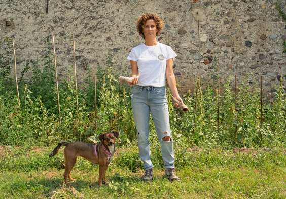 1701 Franciacorta Silvia e Coco ritratto vigneto