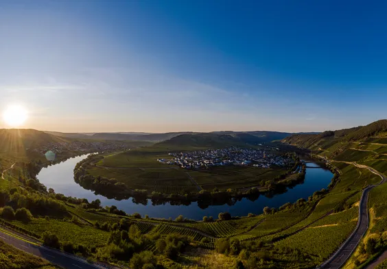Nik Weis Drohne Mosel between Leiwen and Trittenheim Credits David Weimann