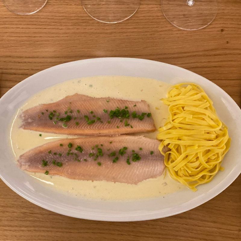 Willi Klinger serviert Saibling Teaser